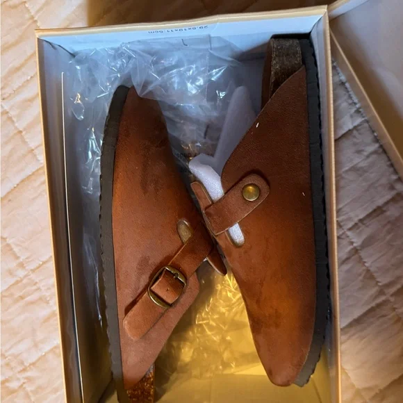 Soda Slip on Suede Clogs NEW IN BOX - Picture 6 of 7